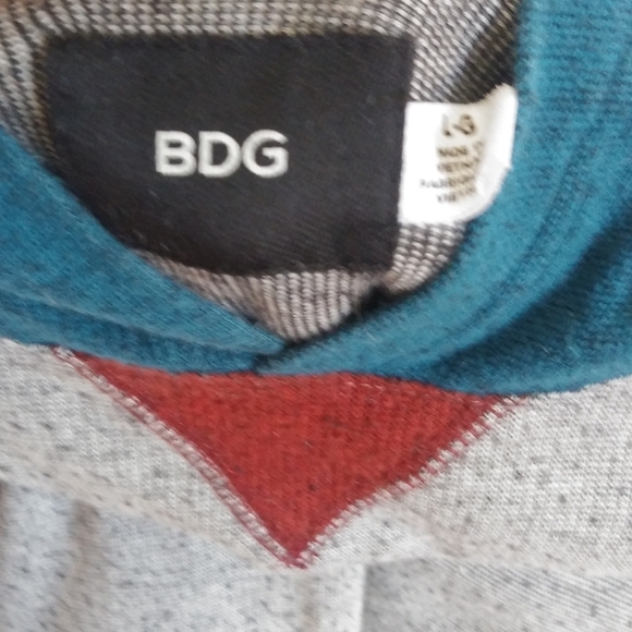 BDG hooded long sleeve pullover sweater with pocket Sz Large - Picture 5 of 5